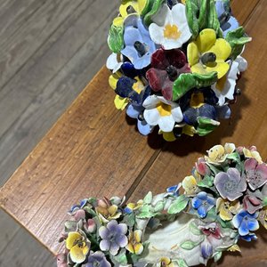 Lote siguiente: Adornos de cerámica con flores multicolores
