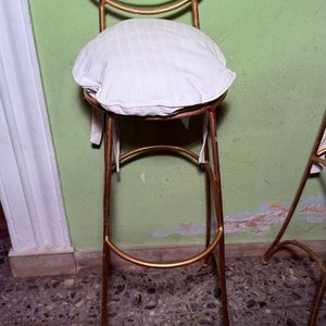 Elegantes Taburetes de Hierro Dorados con Asiento Blanco (Juego de 2) - imagen 5