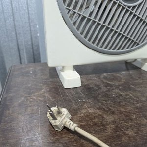 Ventilador Chicago Cuadrangular Blanco y Gris - imagen 4