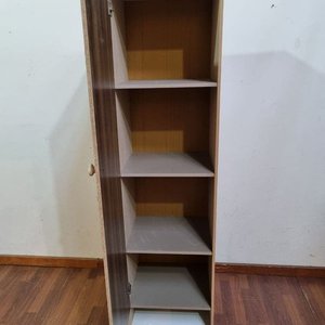 Mueble Vertical con Puerta y Estantes Interiores - Tonos Castaños y Grises - imagen 2