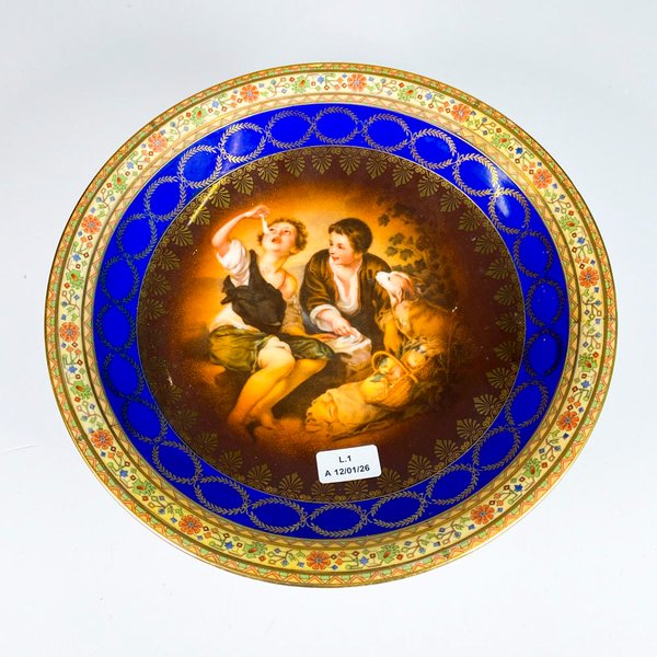Plato de porcelana decorado con niños - imagen 2