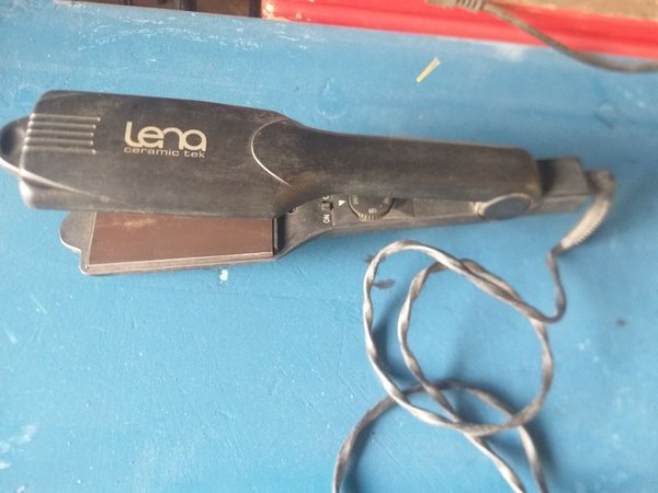 Planchita de Pelo Lena Ceramic Tek y Teléfonos Inalámbricos Panasonic