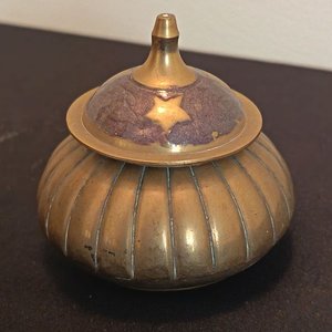 Lote de Piezas Antiguas: Jarro Cervecería, Cenicero, Campanilla y Cencerro Conmemorativo - imagen 5