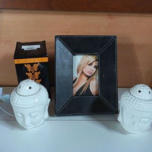 Lote anterior: Dos Hornitos Difusores de Aroma con Forma de Buda y Portarretrato Negro