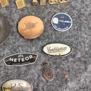 Lote de Gemelos y Placas Metálicas Varias - imagen 5