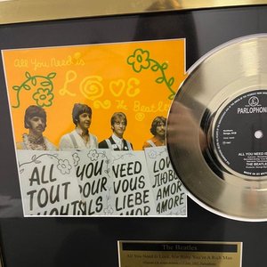 Cuadro The Beatles con Disco de Oro "All You Need Is Love" y Certificado - imagen 9