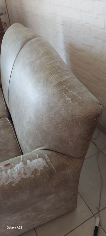 Sofá de cuero en excelente condición - imagen 6