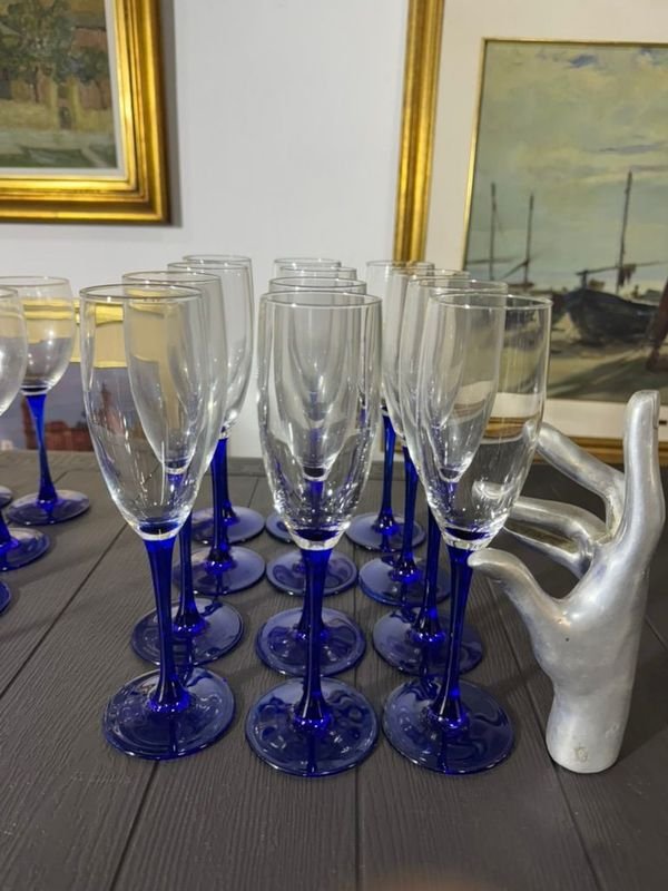 Crystal Cups Set with Ceramic Hand Sculptures - imagen 7