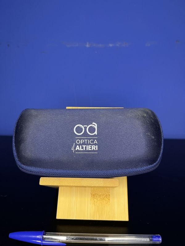 Lote anterior: Estuche de lentes azul con accesorios