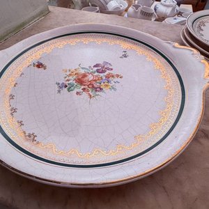 Fuente y 6 Platos de Porcelana con Flores y Bordes Dorados - imagen 4