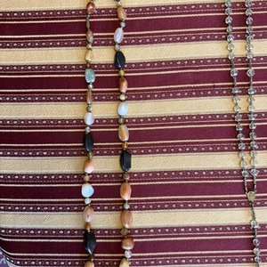 Lote Surtido de Collares, Aretes, Broches y Anillos con Caja - imagen 33