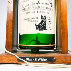Lámpara de Sobremesa Botella Whisky Black & White Soporte Madera 56 cm - imagen 2
