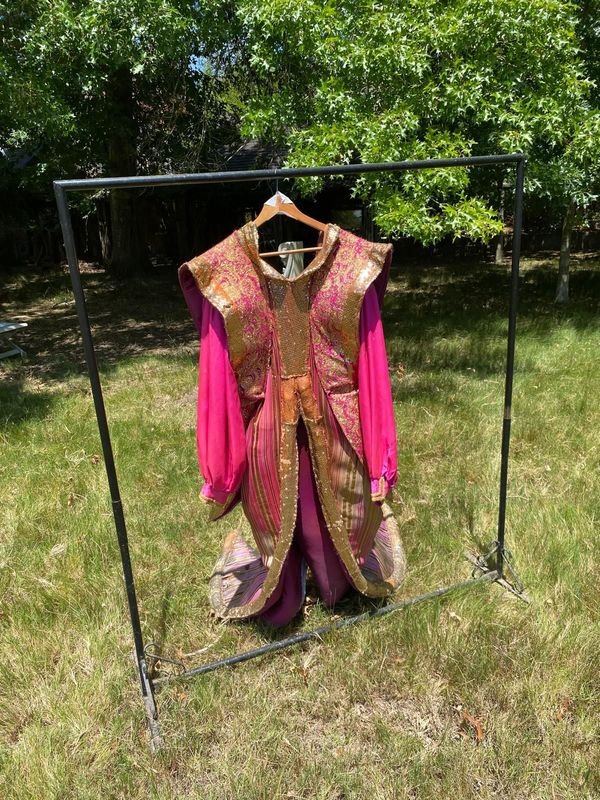 Traje de Marco Polo con bordado y detalles - imagen 2
