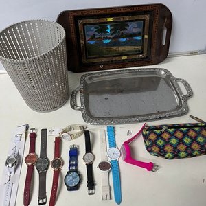 Lote siguiente: Lote de 10 Relojes, 2 Bandejas y Papelera