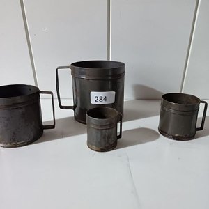 Juego de 4 Tazas Medidoras Antiguas de Metal - imagen 3
