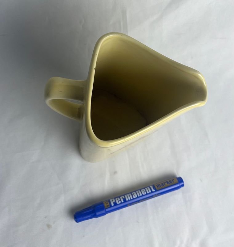 Jarra loza de porcelana amarilla con diseño colorido - imagen 5