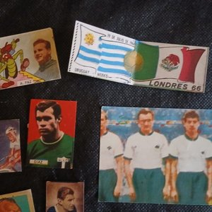 Lote de 11 Figuritas Antiguas de Fútbol y Coleccionismo - imagen 3