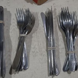 Juego de Cubiertos: 10 Tenedores y 10 Cuchillos de Acero Inoxidable - imagen 2
