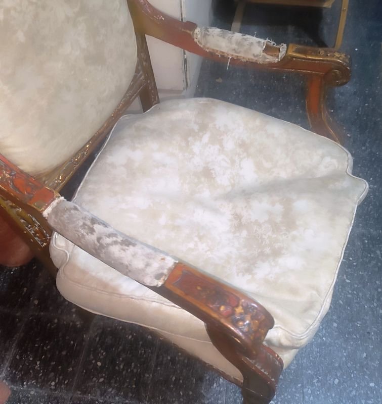 Butaca antigua de madera laqueada para restaurar y retapizar - imagen 3
