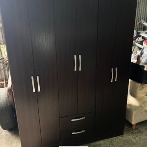 Ropero de Tres Puertas en MDF Color Chocolate - imagen 1
