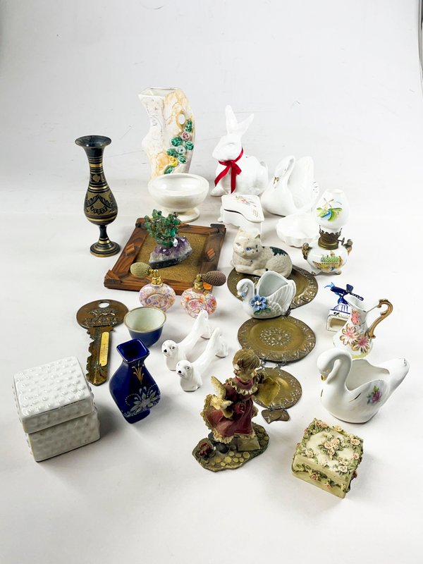 Colección de objetos decorativos en buen estado - imagen 1