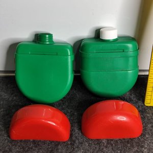 Dos botellas de plástico Coca-Cola, una sin tapa - imagen 3