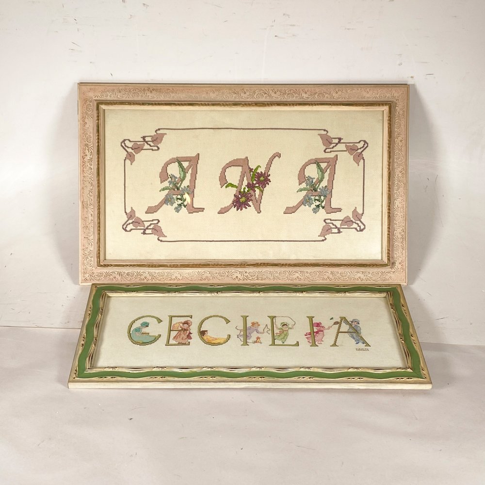Dos Cuadros Decorativos Tejidos con Nombres y Figuras