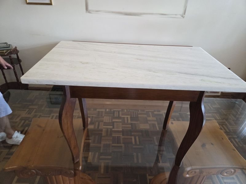 Mesa ratona con tapa de mármol - imagen 3