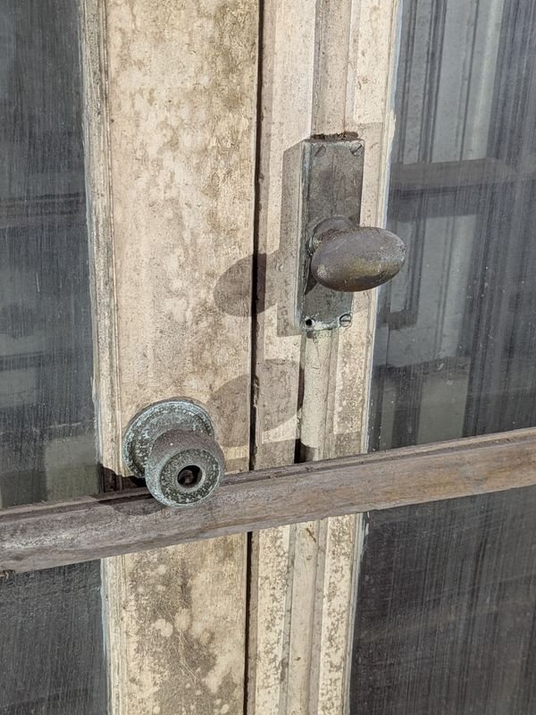 Puerta de cedro con vidrios biselados y marco de pinotea - imagen 9