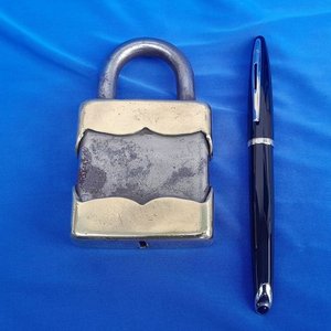 Antiguo Candado Francés de Hierro y Bronce "PLUTON" - imagen 2