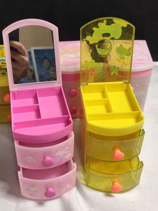 Juguetes de plástico con detalles y mecanismos - imagen 2