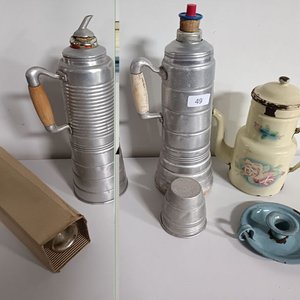 Lote de Termos de Aluminio, Tetera Esmaltada y Candelabro - imagen 1