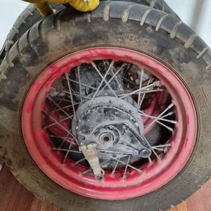 Lote de Ruedas de Motocicleta y Artículos de Bazar Varios - imagen 3