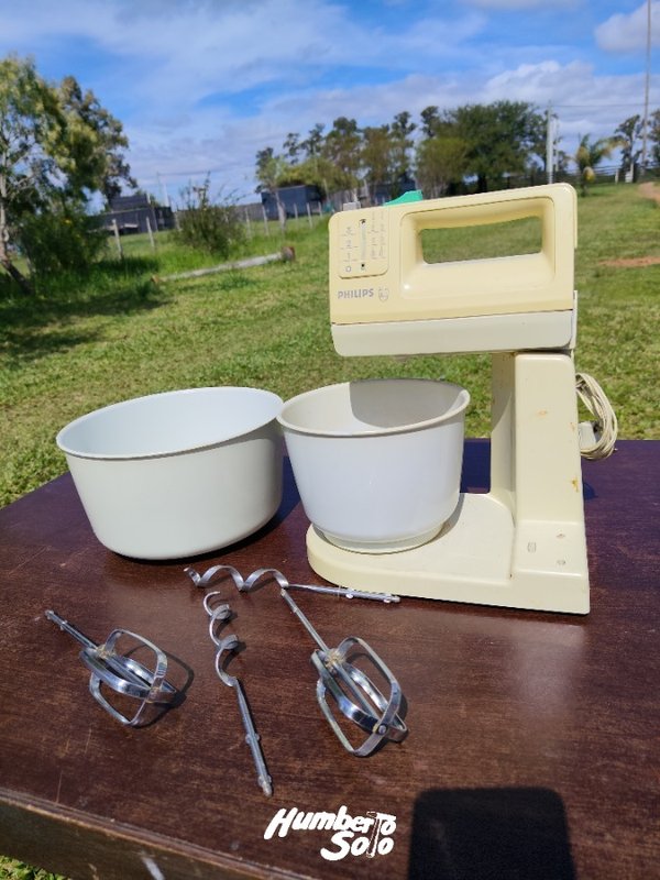 Batidora Eléctrica Philips Usada con Accesorios
