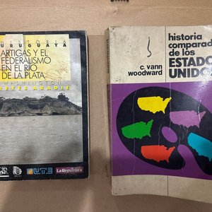 Lote siguiente: Libro "Artigas y el Federalismo en el Río de la Plata" y "Historia Comparada de los Estados Unidos"
