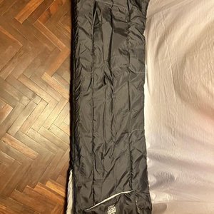 Sobre de dormir de la marca Quechua (Decathlon), específicamente el modelo S20 Basic - imagen 1