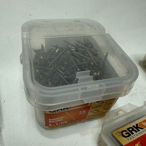 Lote de Tornillos para Madera y Gabinetes GRK y Backer-On - imagen 3