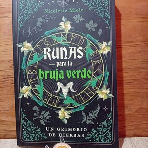 Lote anterior: Libro "Runas para la Bruja Verde" - Grimorio de Hierbas y Magia Natural