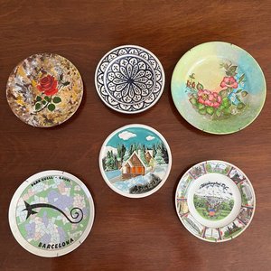 6 Platos Decorativos de Porcelana Pintados a Mano - imagen 3