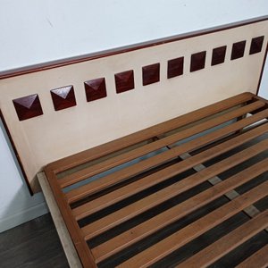 Cama de 2 Plazas en Cedro con Detalles Decorativos - imagen 3