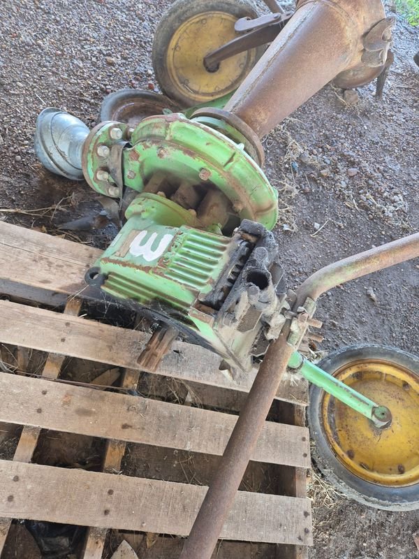 Bomba Robatti para toma de fuerza con carro y eje quebrado - imagen 4