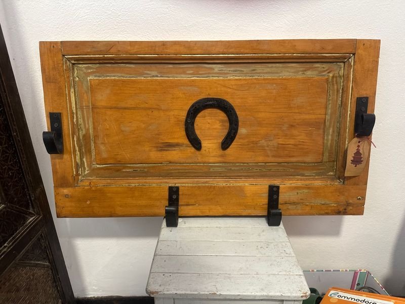 Perchero Rústico de Madera con Herradura
