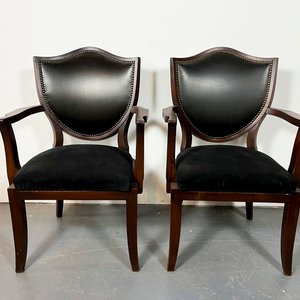 Par de Sillones Ingleses Modernos en Madera, Pana y Cuero Negro con Tachas de Bronce - imagen 1