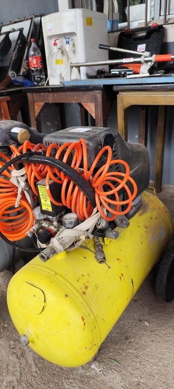 Compresor de Aire Goldex 50 Litros con Manguera