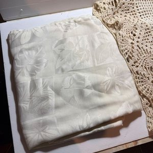 Lote de Manteles, Caminos de Mesa y Repasadores de Tela y Crochet - imagen 2