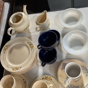 Lote siguiente: Juego de Té y Chocolatera con Tazas Enlozadas y Opalina