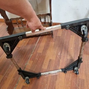 Mesa de Arime de Madera con Revistero y Base con Ruedas Plegable - imagen 3
