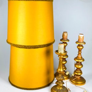 Tres lamparas de madera con pantallas - imagen 2