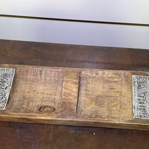 Lote anterior: Tabla de Madera Rústica con Placas Metálicas Grabadas
