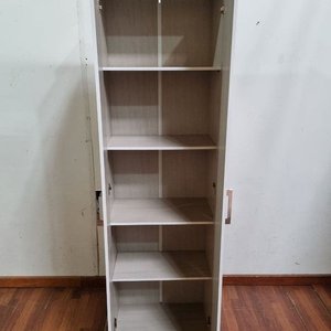 L 975 - Práctico armario multiuso de buen porte en color blanco con diseño moderno y minimalista, ideal para el hogar (Medidas - imagen 2